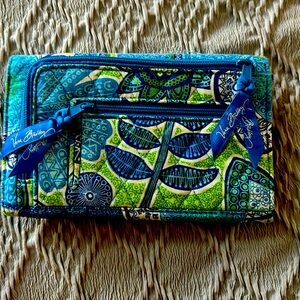 Vera Bradley 7.5” wide 5” high wallet in Daisy Doodle excellent condition